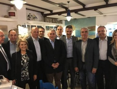 Reunion του Κ. Μητσοτάκη με τους βουλευτές της ΝΔ του 2004 (φωτό)